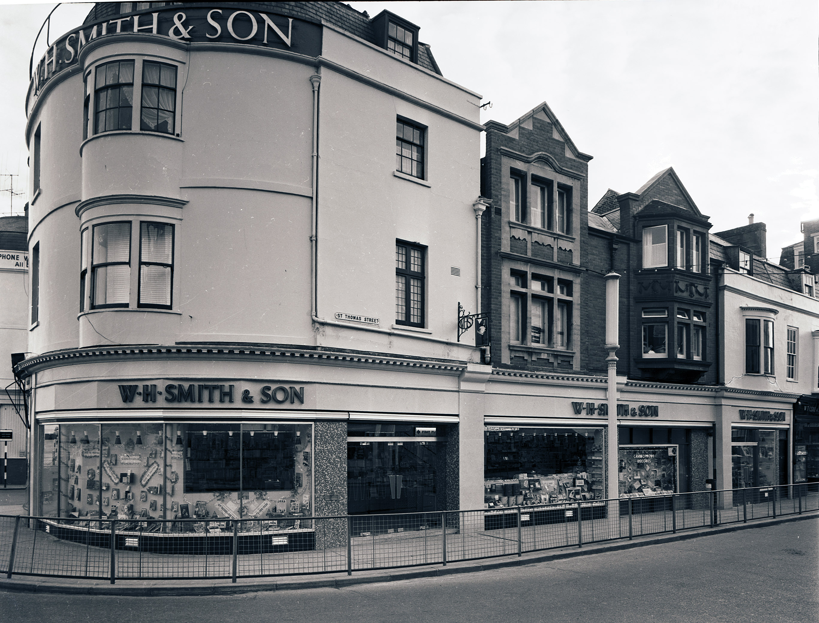 WHSMITHS reference: D-HBT/4237a