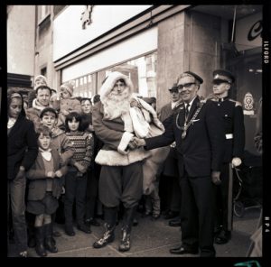 A job well done - Santa shakes hands with the mayor