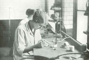 Female workers in WW1: false teeth
