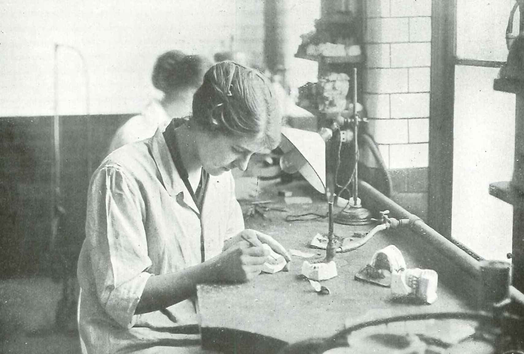 Female workers in WW1: false teeth