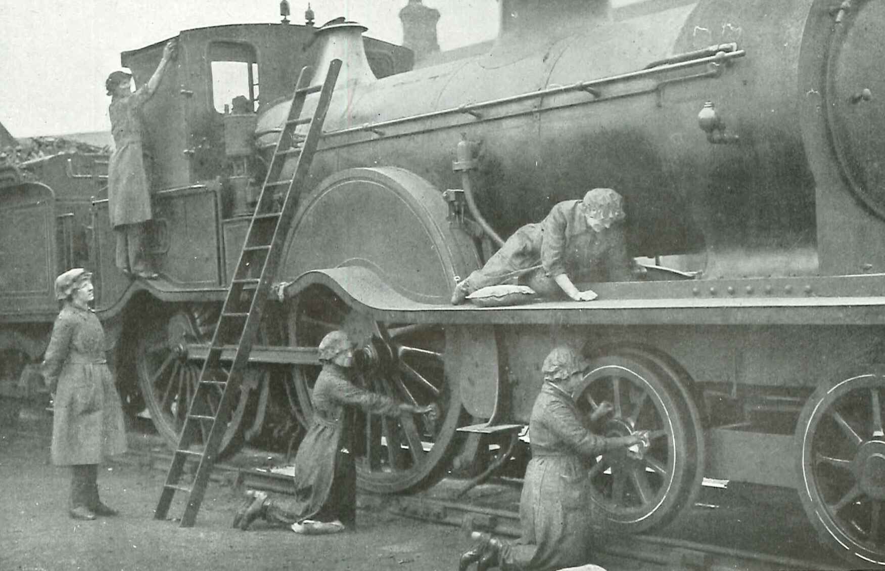 Female workers in WW1: cleaning locomotive