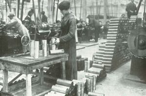 Female workers in WW1: guaging shells