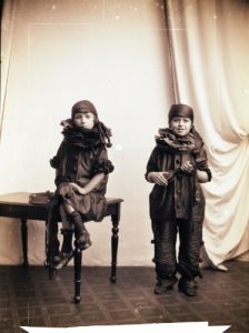 D-1330/a/2/6 Children in costume