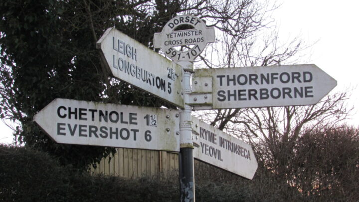 Fingerpost showing Yetminster and Ryme Intrinseca