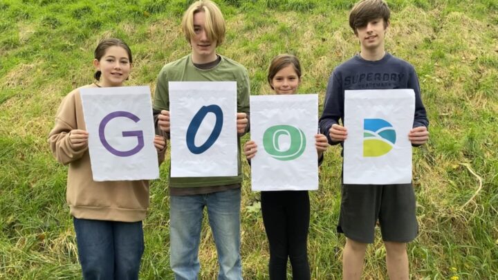 Ofsted children holding GOOD sign