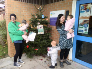 Mothers and children with xmas tree