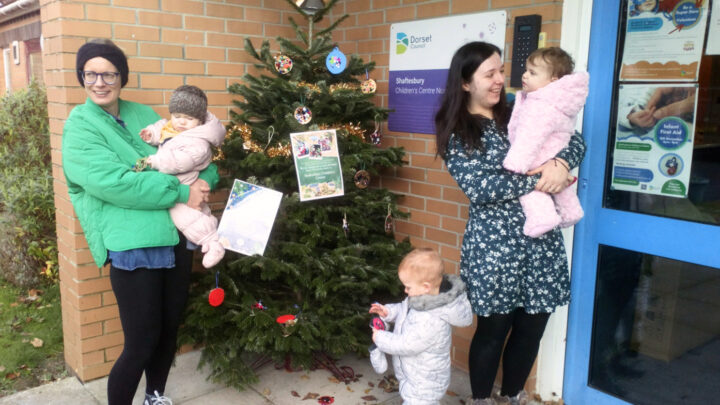 Mothers and children with xmas tree