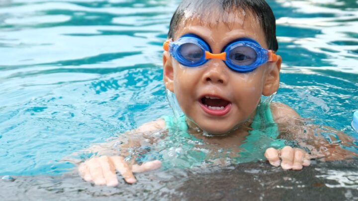 Free Christmas swimming