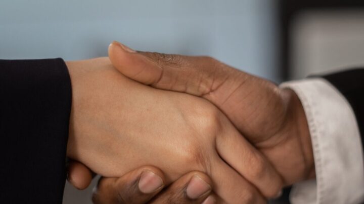 People Shaking hands